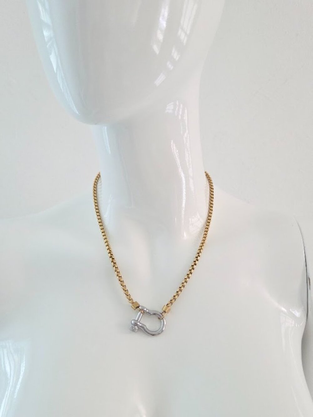 Stainless Steel Two Tone Horseshoe Shackle Clasp Box Chain Pendant Necklace - Picture 8 of 14
